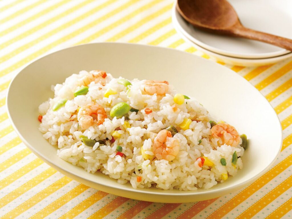 えびと野菜の彩りピラフ,設置型社食,人気メニュー,おすすめ,会社,食事,健康経営,オフィスプレミアムフローズン